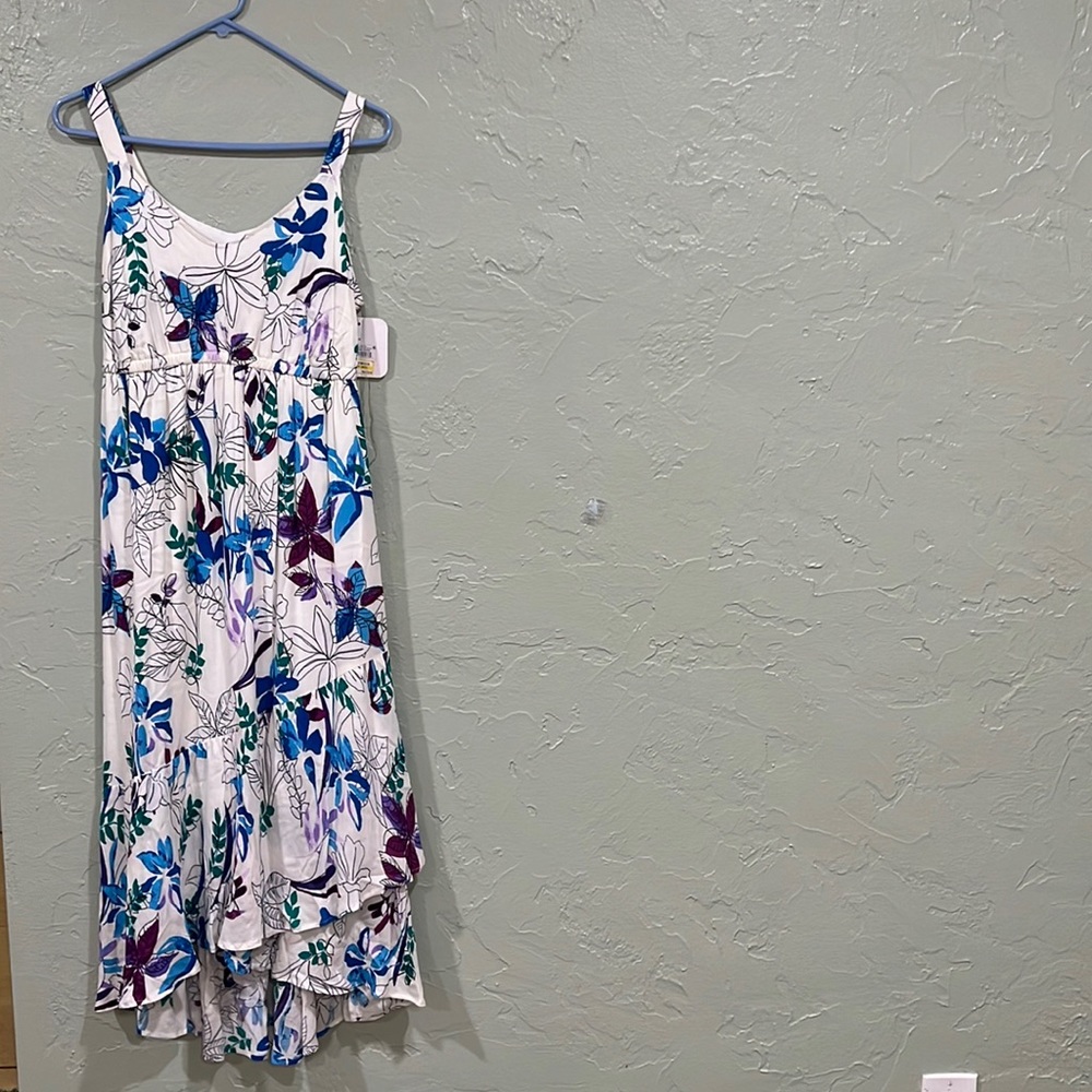 Flattering maternity dress from Isabel